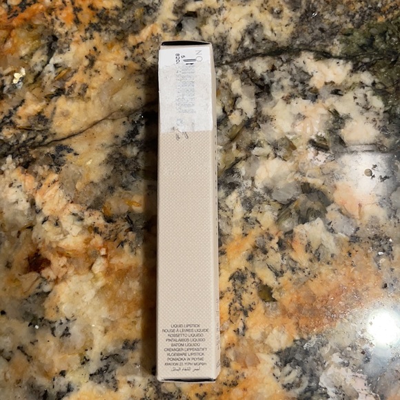 Burberry matte lip gloss New - Picture 6 of 7